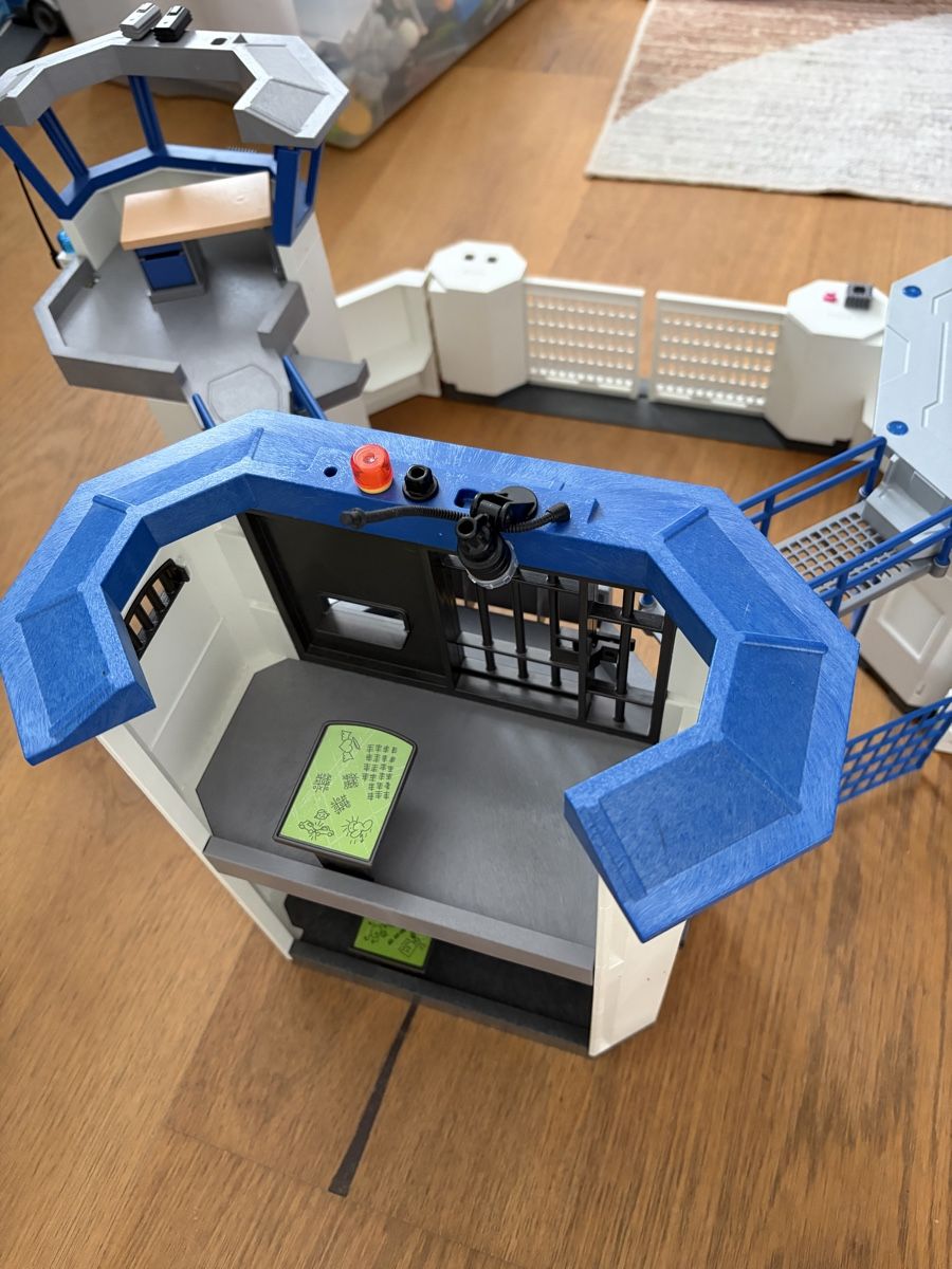 Playmobil Spielzeuge: Playmobil Polizeistation – Gebraucht aus Endingen von country_family 2