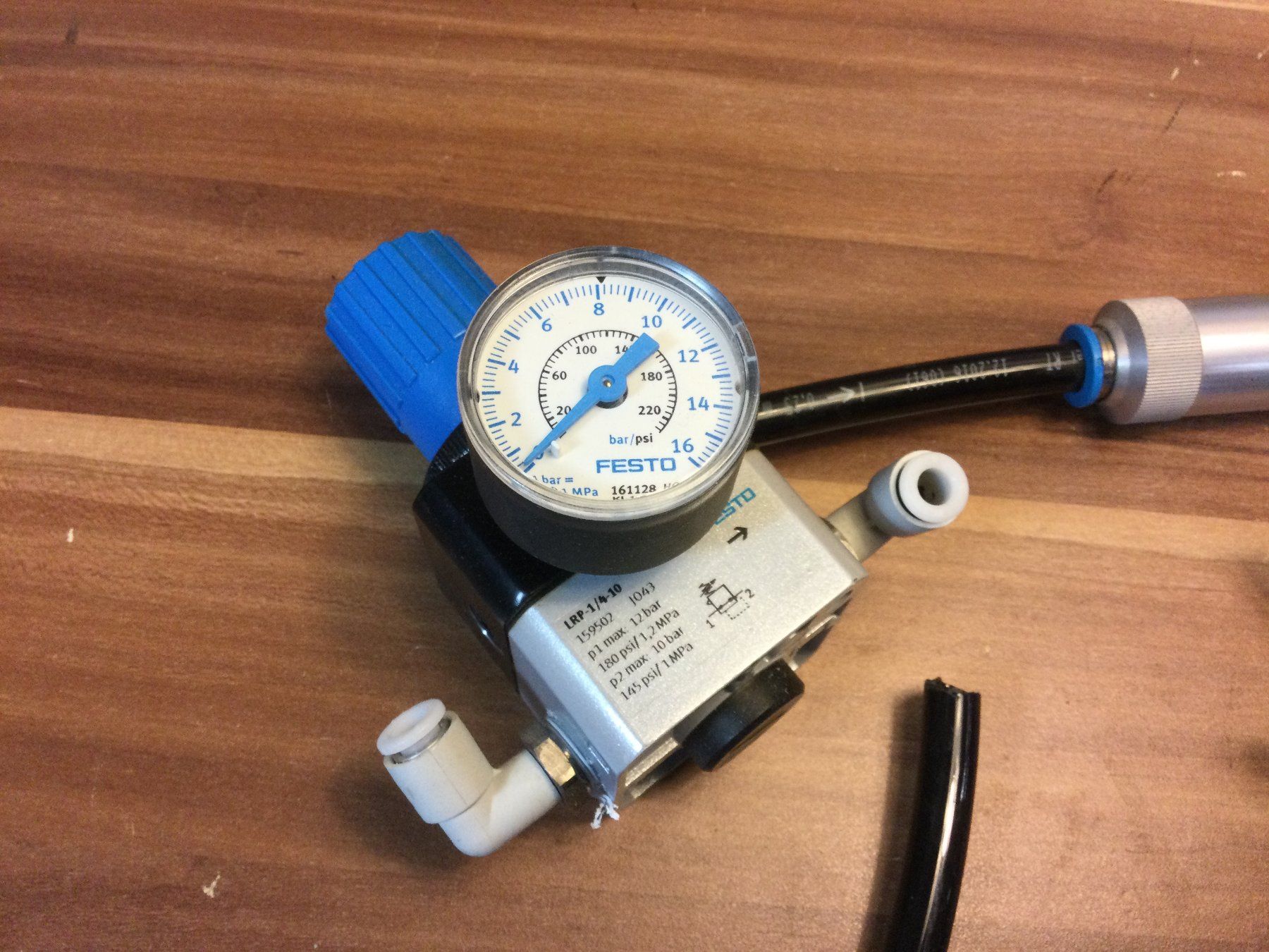 Festo Altro per industria metallurgica: Posten gebrauchte Festo Teile und Manometer – Usato da Wangen SZ venduto da kuriosum12 5