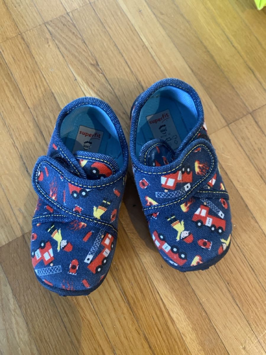 Superfit Scarpe per ragazzi: Hausschuhe Superfit Gr. 21 – Usato da Zürich venduto da sanklin83