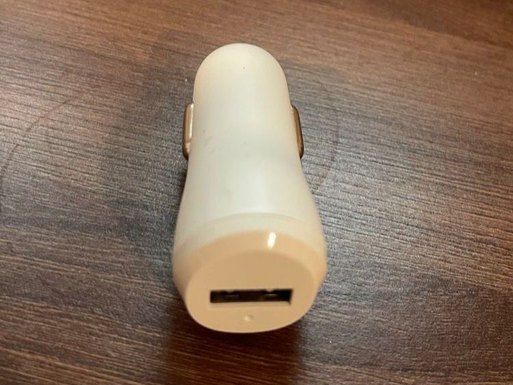 Caricabatterie: Weisses USB Ladegerät für Auto – Nuovo (secondo la descrizione) da Auw venduto da chr_vcc8 1
