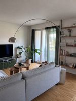Lampadaire Arco en métal et pied en marbre