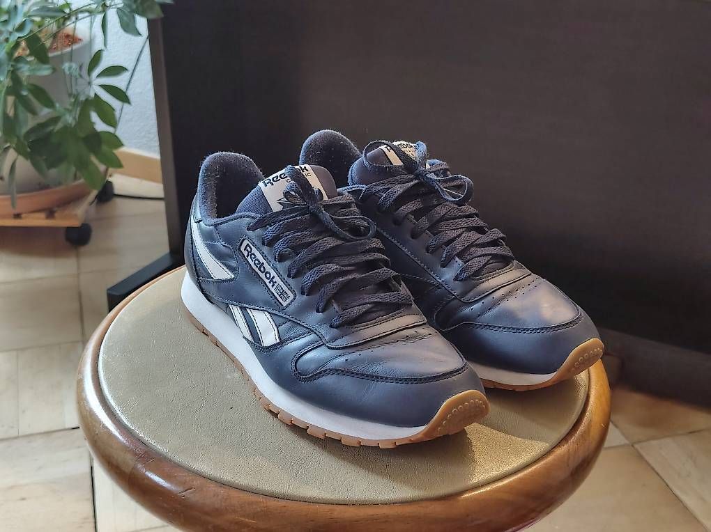 Scarpe da uomo: Reebook Classics dunkelblau 42.0 – Usato da Solothurn venduto da zsines