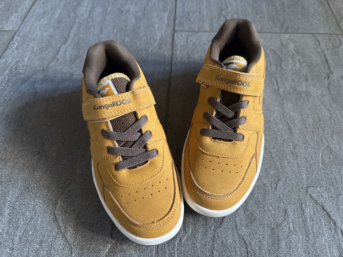 Chaussures garçon: Neue Sneakers Gr. 35 – Neuf (Voir description) à Frauenkappelen par leola1973