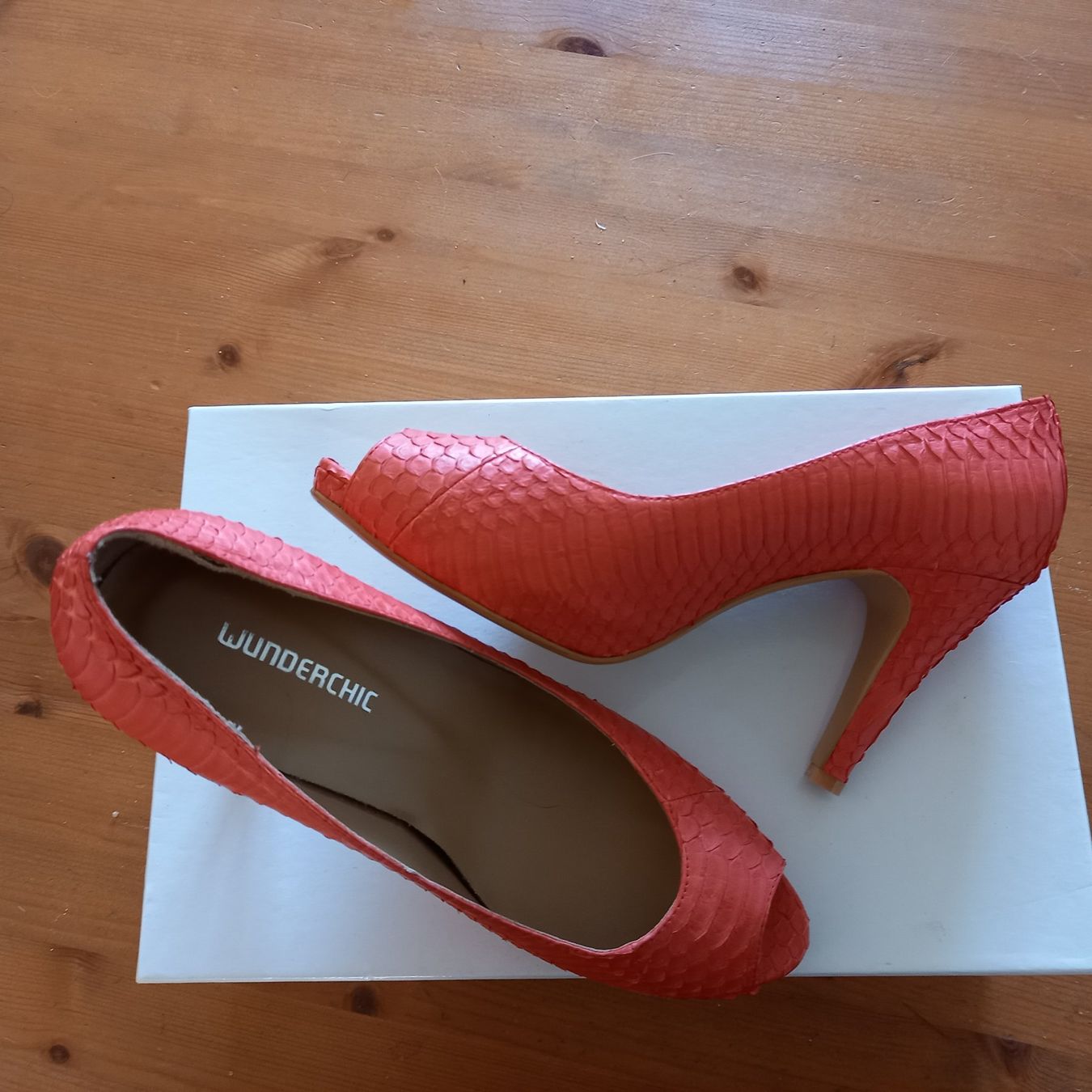 Scarpe da donna: Escarpins ouverts rouges type crocodile t. 37 – Nuovo e nell'imballaggio originale da Genève venduto da elo_t28p 1
