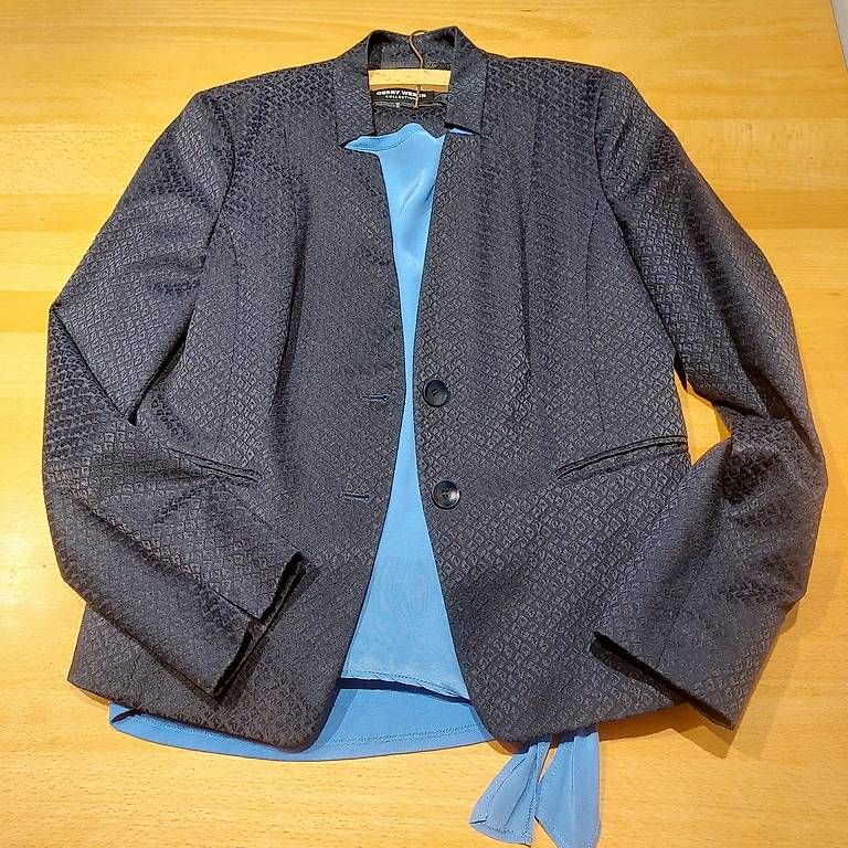 Completi & Tailleur: Hosenanzug mit passender Bluse – Usato da Amsoldingen venduto da kaimhof