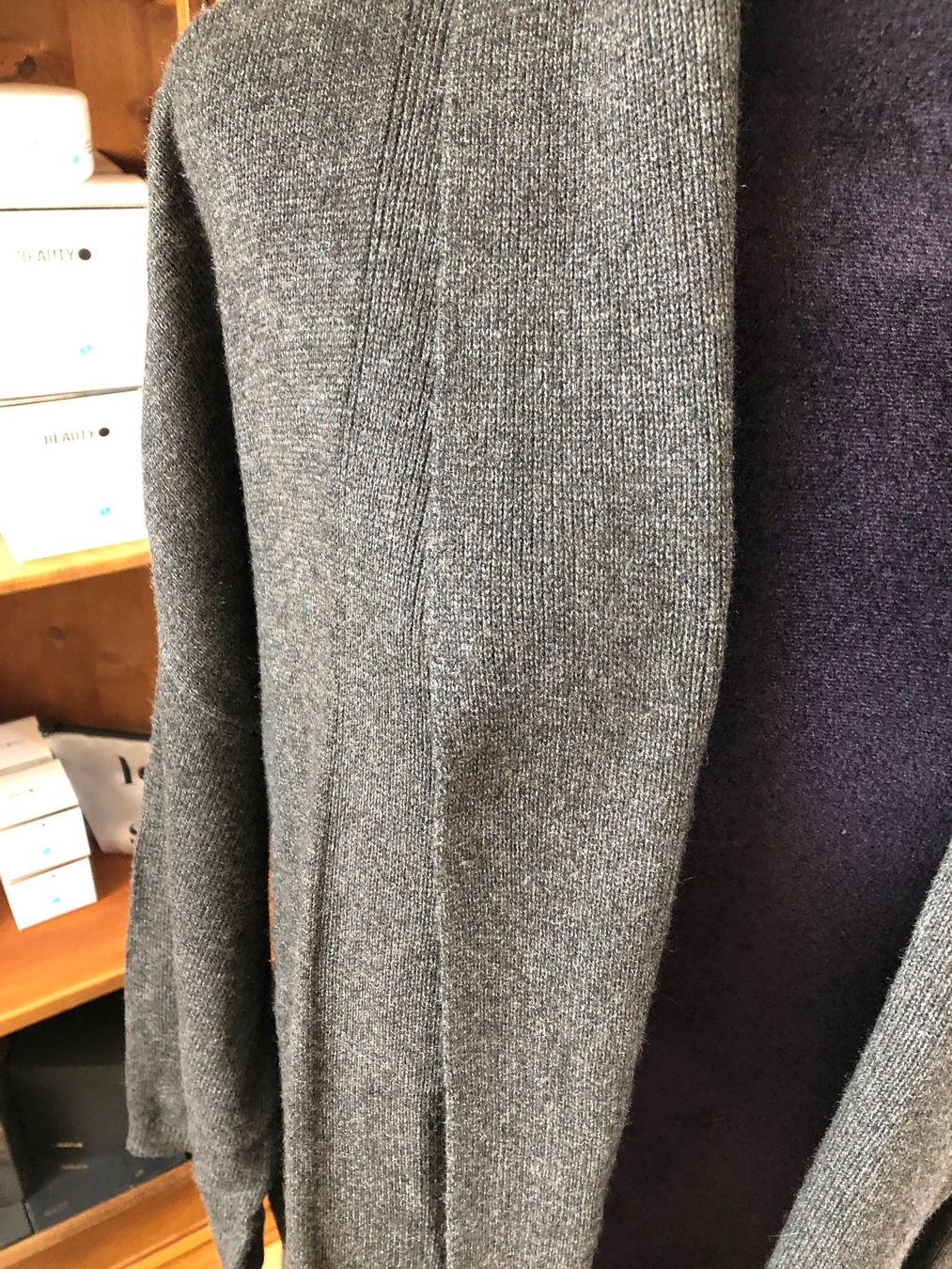 Mäntel: Langer Strickmantel grau mit Bindegürtel – Neu (gemäss Beschreibung) aus Arlesheim von leyRum4.5 5