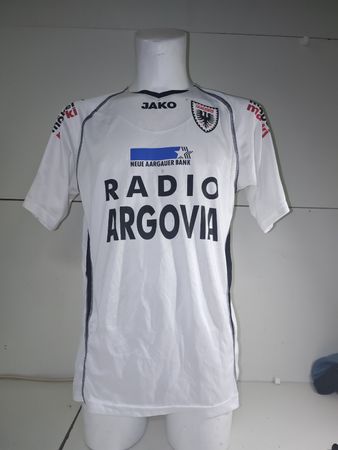 Trikot von FC Aarau in Gr. M/L signiert. (nov618)