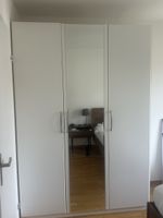 Schrank mit Spiegel