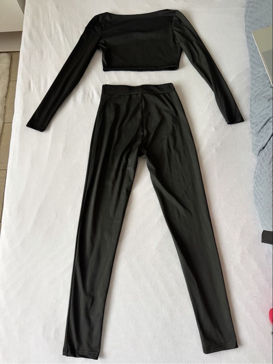 Lotti di vestiti: Schwarzes zweiteiler Sportset – Nuovo (secondo la descrizione) da Oftringen venduto da soraia.i 2