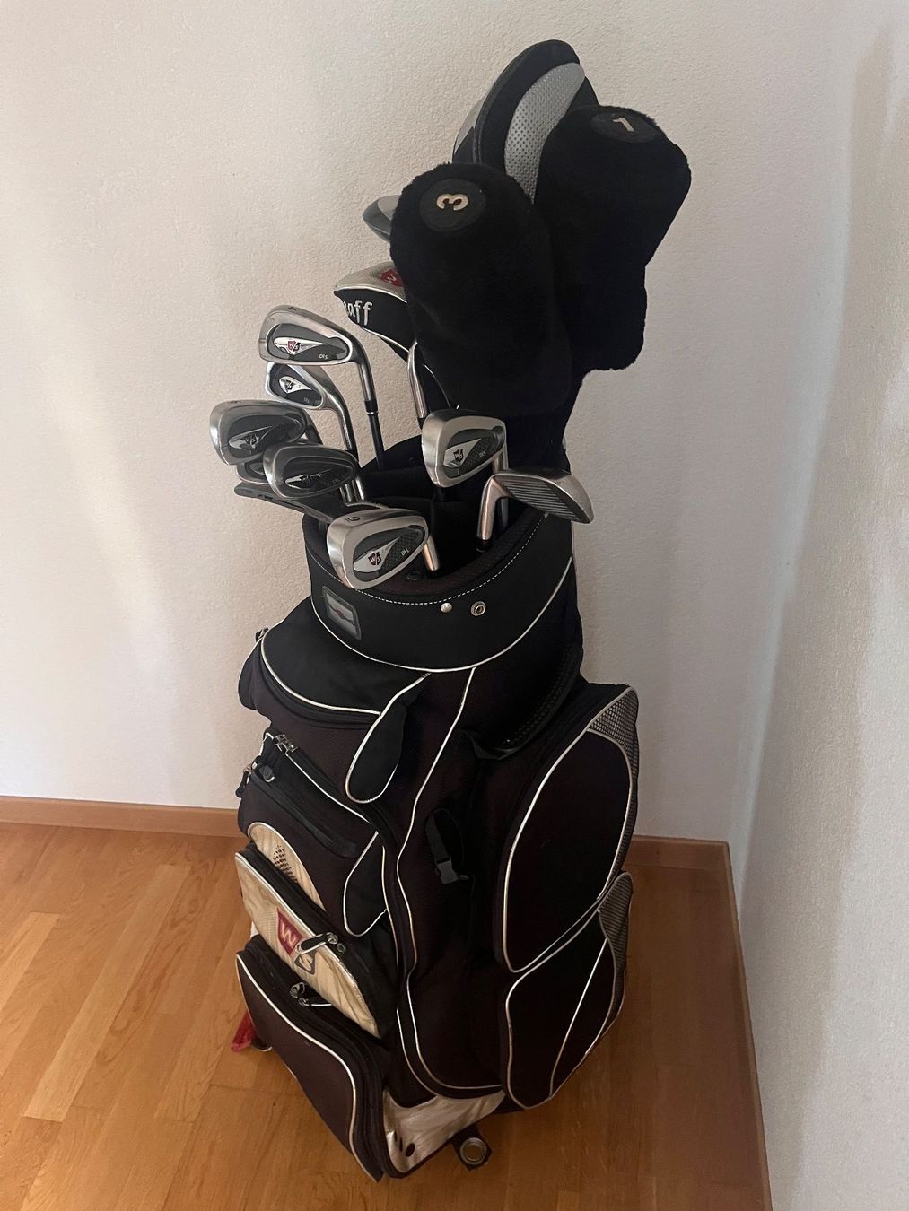 Wilson Mazze & Set: Sac de golf Wilson Staff complet et accessoires – Usato da Sion venduto da crm_f5f9 2