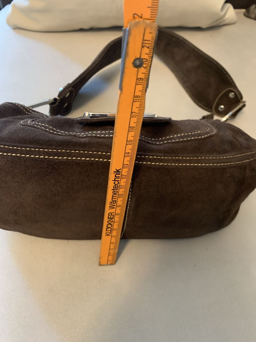 Guess Taschen für Damen: Guess Wildleder Tasche  – Gebraucht aus Bergdietikon von zor_856j 2