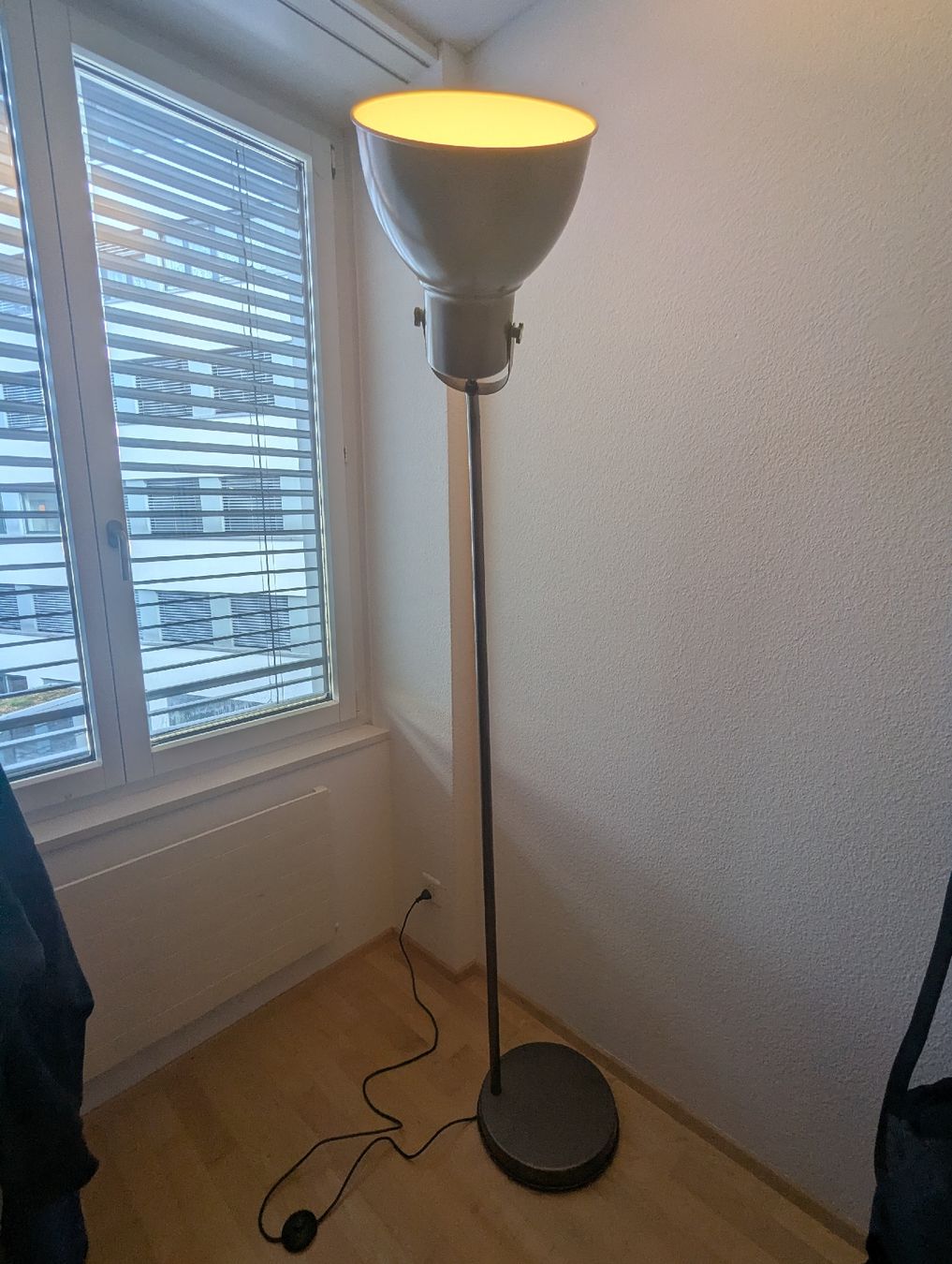 Ikea Lampade: Ikea Stehlampe HEKTAR braungrau – Usato da St. Gallen venduto da mndsm