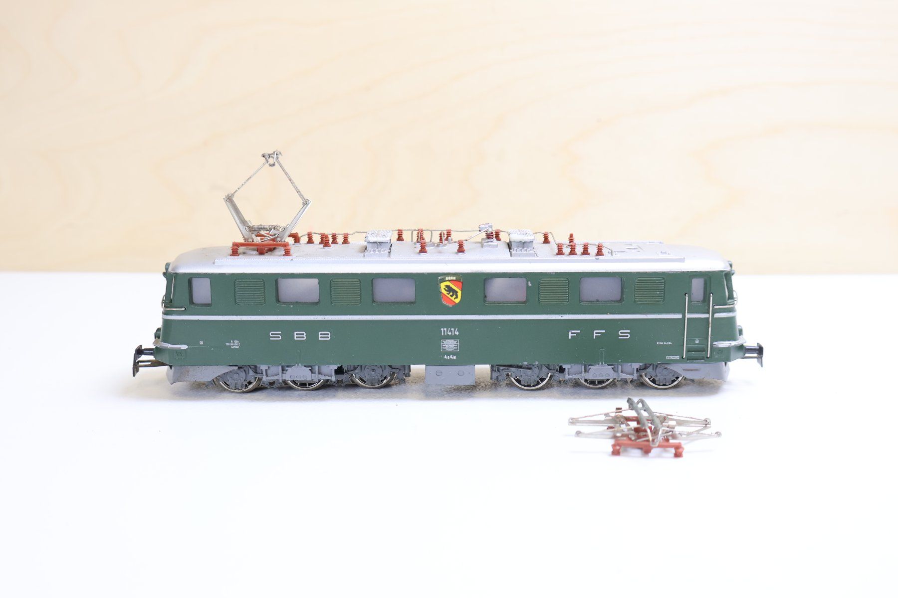 Märklin Modellini di ferrovie: Märklin SBB Ae 6/6 E-Lok "Bern" - 3050 - H0 – Usato da Winterthur venduto da Monstera 4