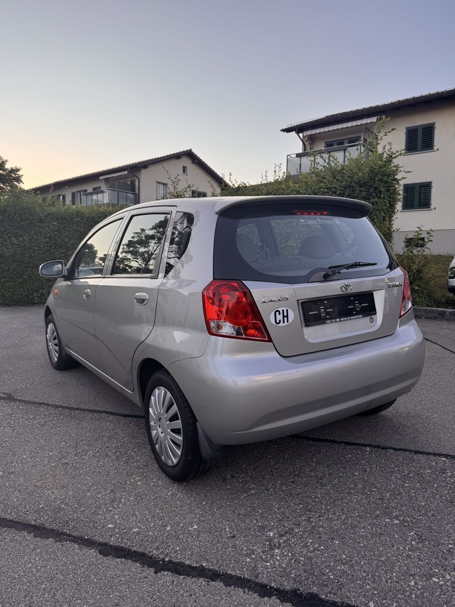 Daewoo Autos: Daewoo Kalos 1.4 hellgrau 59‘508Km – D'occasion à Hombrechtikon par UHR-Macher 3
