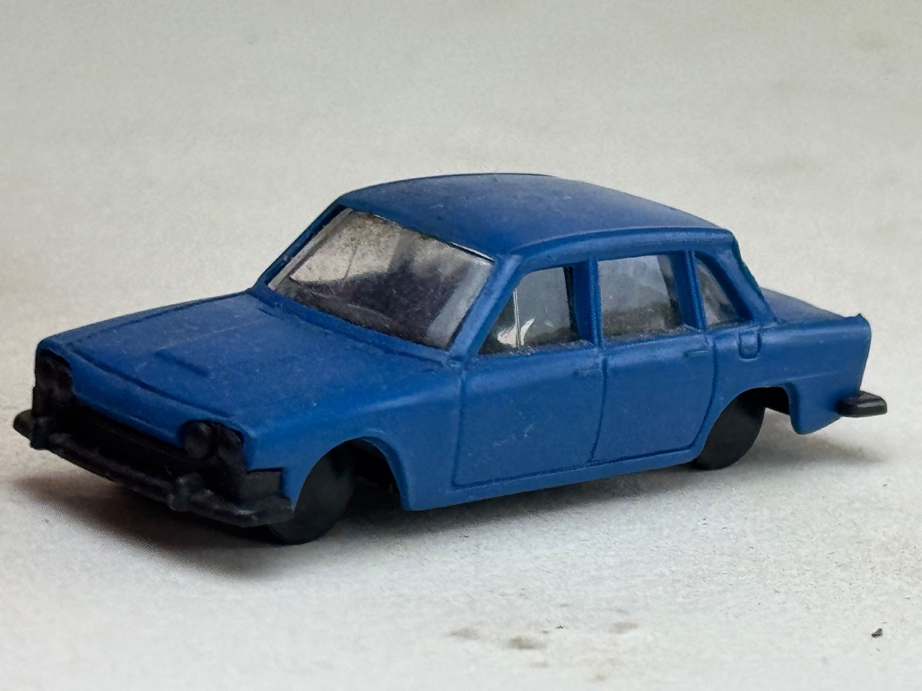 Triumph Modellini d'auto: VE1- Hornby ? Triumph 2000 blau – Usato da Elm venduto da Wikmtz