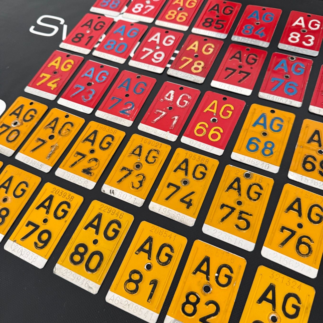 Ecriteaux: Lot vom Aargauer Velonummer und Mofanummer – D'occasion à Niederwil AG par PlateSale19 1