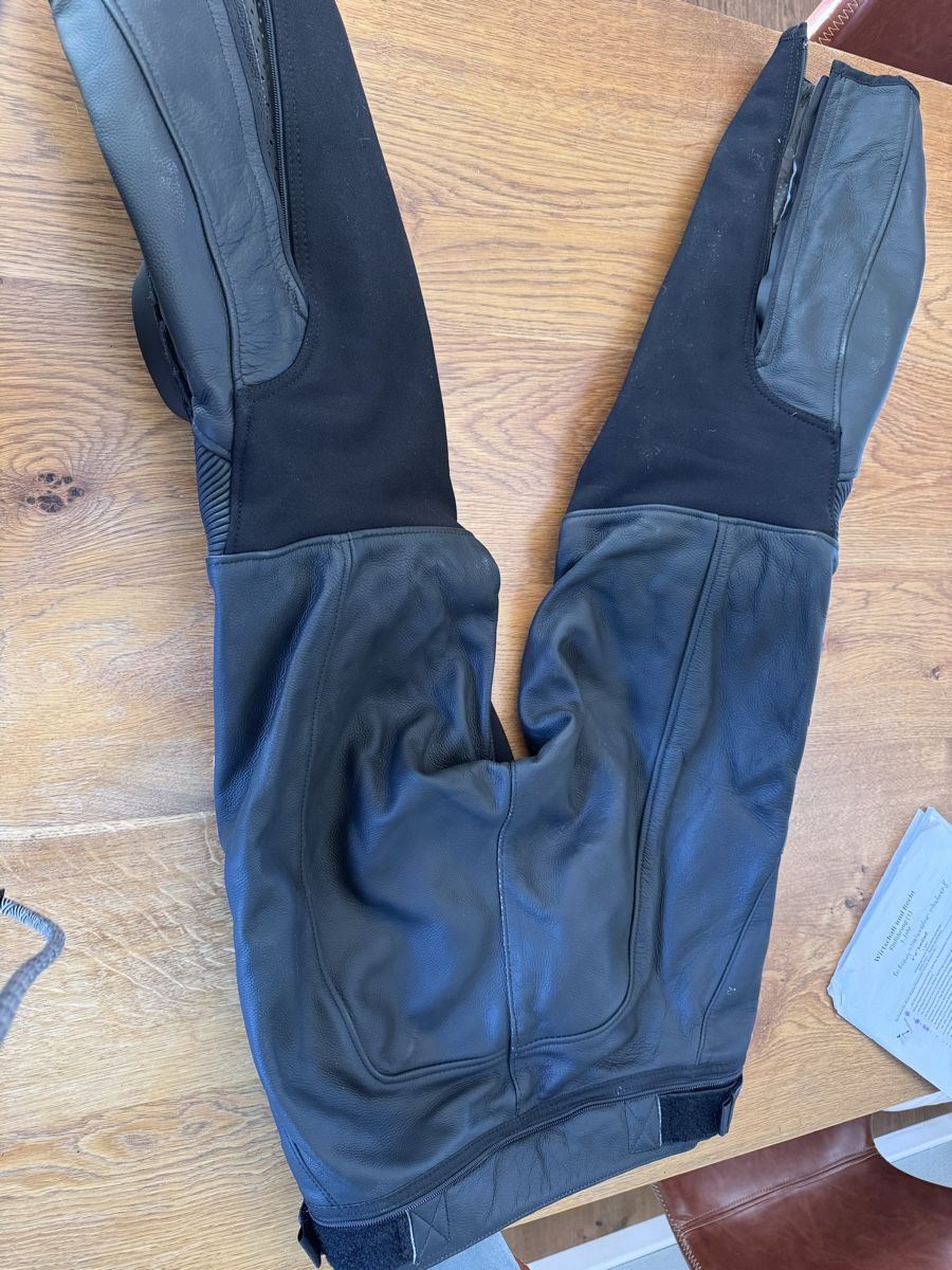 Ducati Pantaloni: Motorrad Ducati Lederhose Grösse 48  – Usato da Niederbüren venduto da Oetschli 7