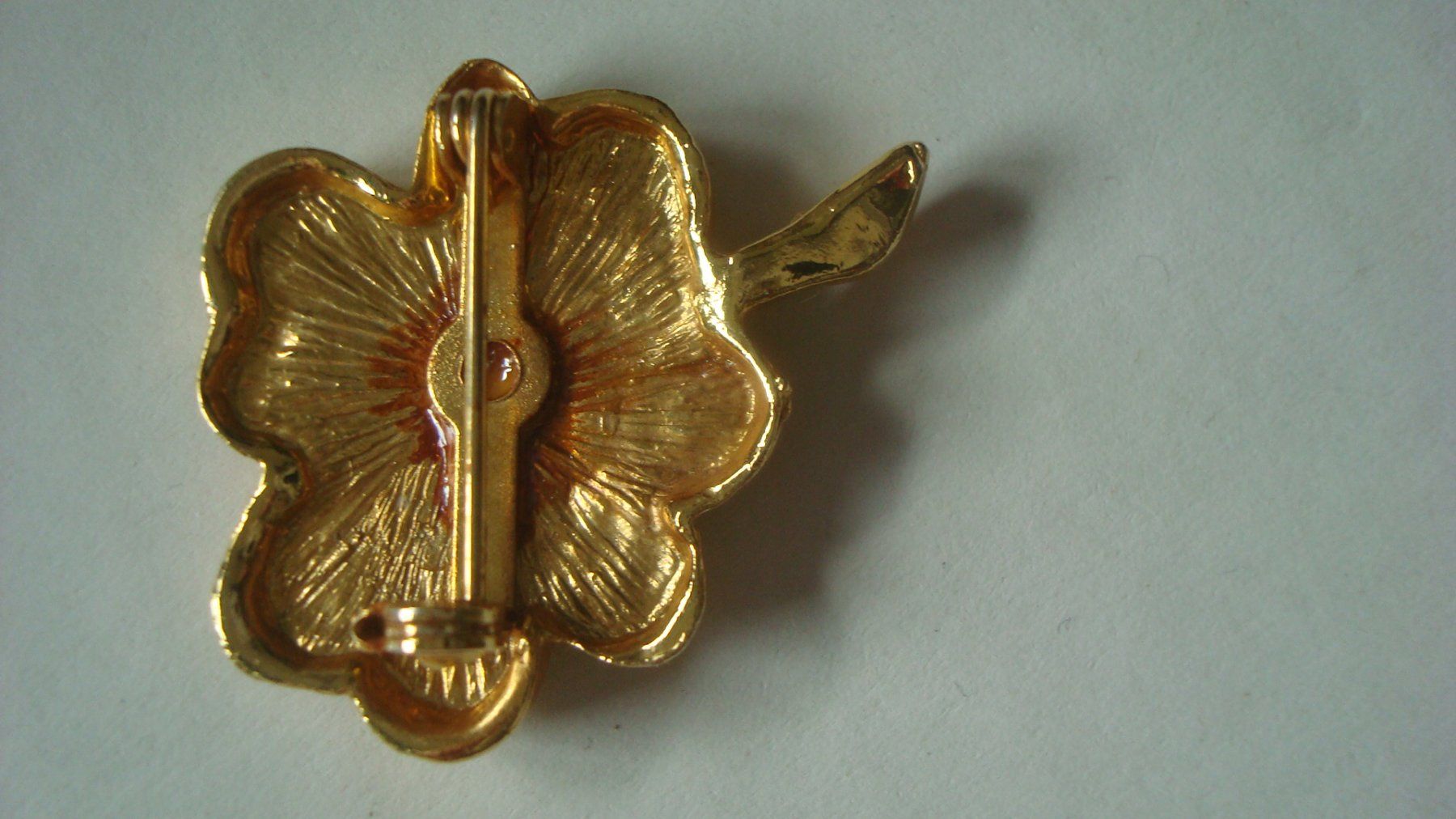 Broches & Aiguilles: Brosche Kleeblatt mit Strasssteinchen 3 cm – D'occasion à Münchenstein par Pesci6 1