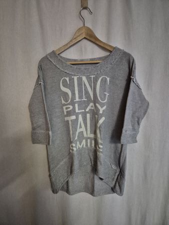 Graues Sweatshirt "Sing Play Talk Smile" Grösse S/M