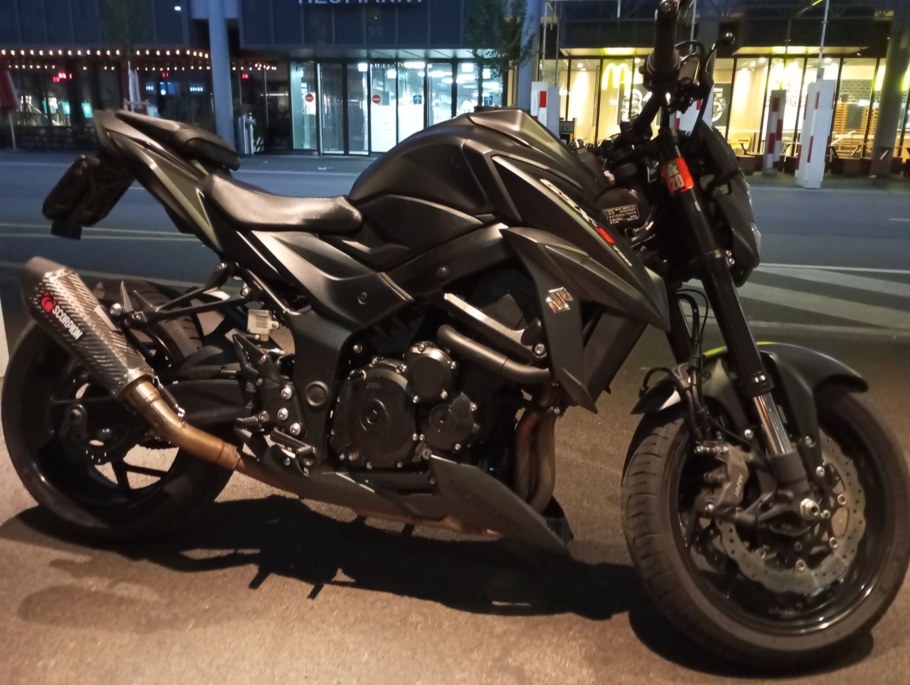 Suzuki Strada: Suzuki GSX S 750 – Usato da Dietikon venduto da nic_7slq 1