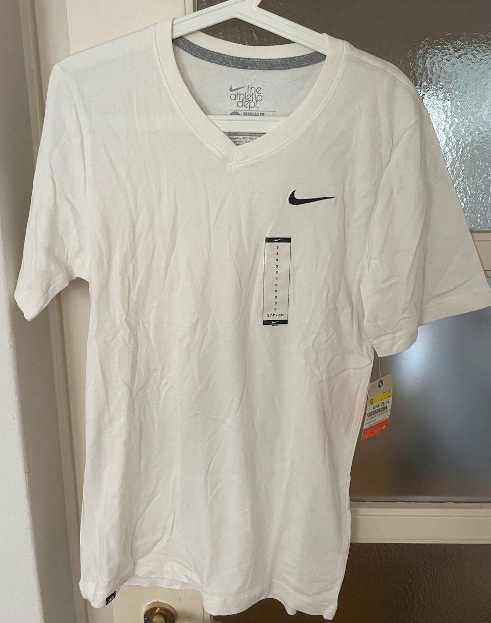 Nike T-shirts: Nike T-Shirt – Neuf (Voir description) à Zürich par rob_z62d