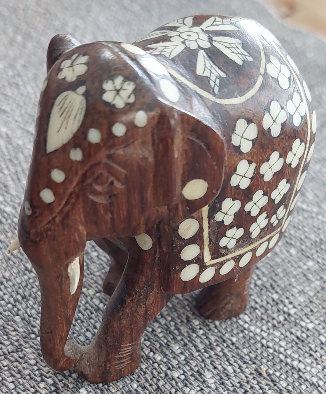 Statuette: Holz Elefant mit eingelegten Knochen, Handgeschnitzt Indien – Nuovo (secondo la descrizione) da Oberdiessbach venduto da gerbu01 4
