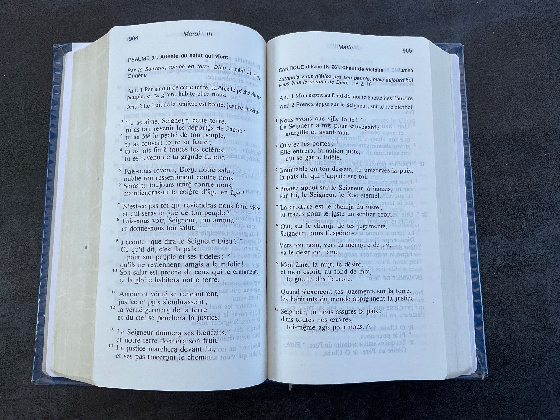 Bücher: Livre Prière du temps présent Religieux – Gebraucht aus Avenches von Lactobacille 4