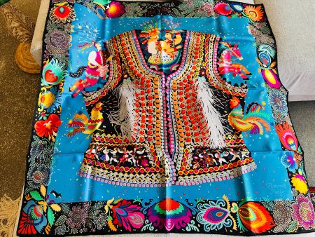Sublime carré Hermès en soie Les Costumes en Fête neuf 2025