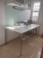 Tisch weiss mit silber Füsse