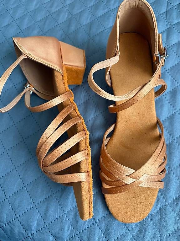 Scarpe da donna: Schöne, bequeme Tanzschuhe – Usato da Jonen venduto da Luzella 1