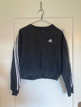 Schwarzer Adidas Pullover