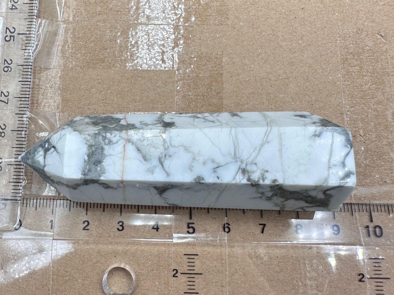 Minerali & Pietre curative: Weisser Howlith Obelisk, Spitze – Nuovo e nell'imballaggio originale da Männedorf venduto da Handschmeichler 2