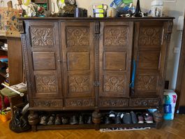 Buffet ancien en bois sculpté 4 portes 4 tiroirs