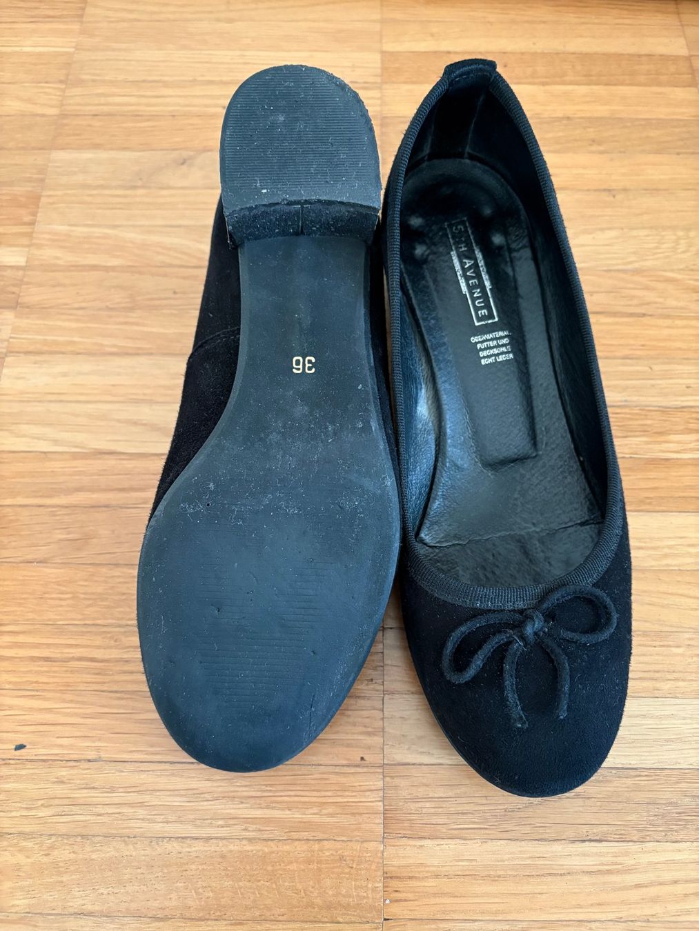 Scarpe da donna: Pumps in Schwarz, Gr. 36 - mit silbernem Absatz – Usato da Basel venduto da Nofretete39 3