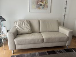 Ledersofa 2-Plätzer beige Farbe gebrauchter Zustand