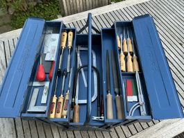 Werkzeugkiste inkl. Säge, Skalpell, Schraubenzieher,..