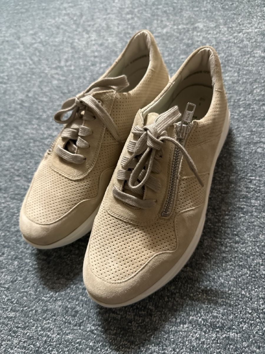 Damenschuhe: Damen Sneaker beige Gr 6.5 – Neu und originalverpackt aus Baltschieder von YmroBe