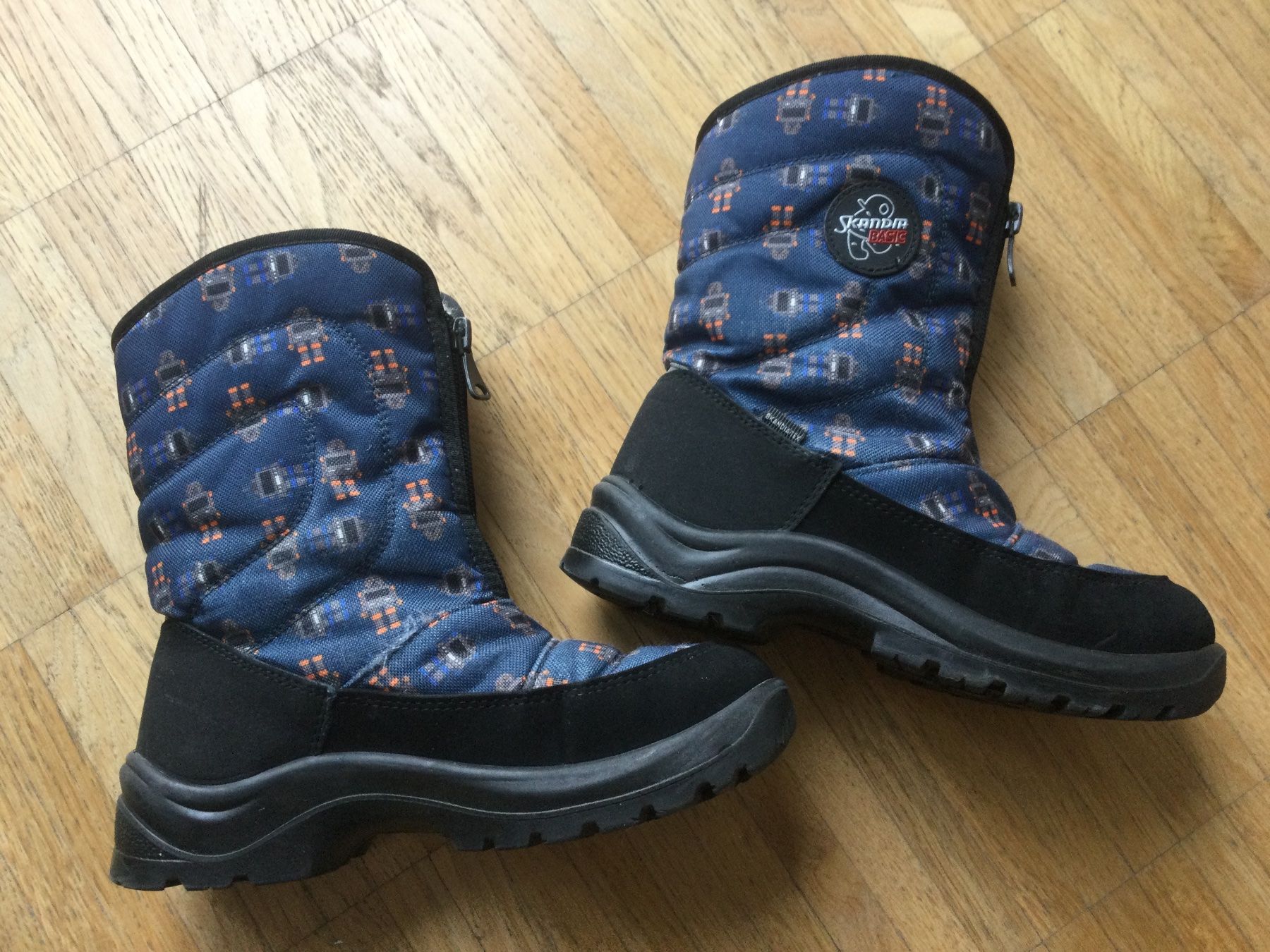 Scarpe per ragazzi: Kinder Stiefel / Boots, Gr 35 – Usato da Zürich venduto da VorlonShadow 2