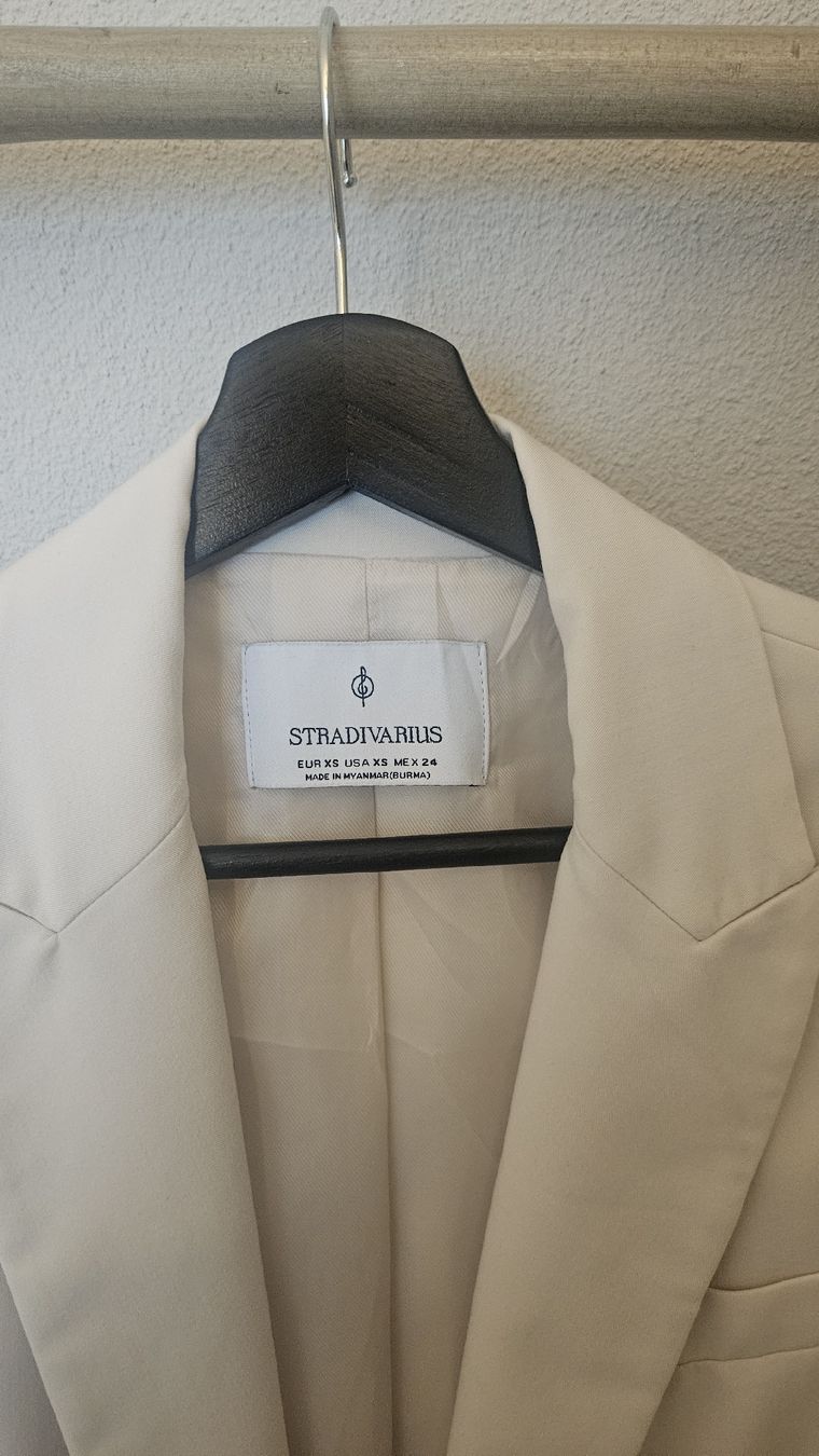 Stradivarius Giacche: Blazer Straduvarius Beige/Naturfarben – Usato da Wetzikon ZH venduto da ELIVNE 2