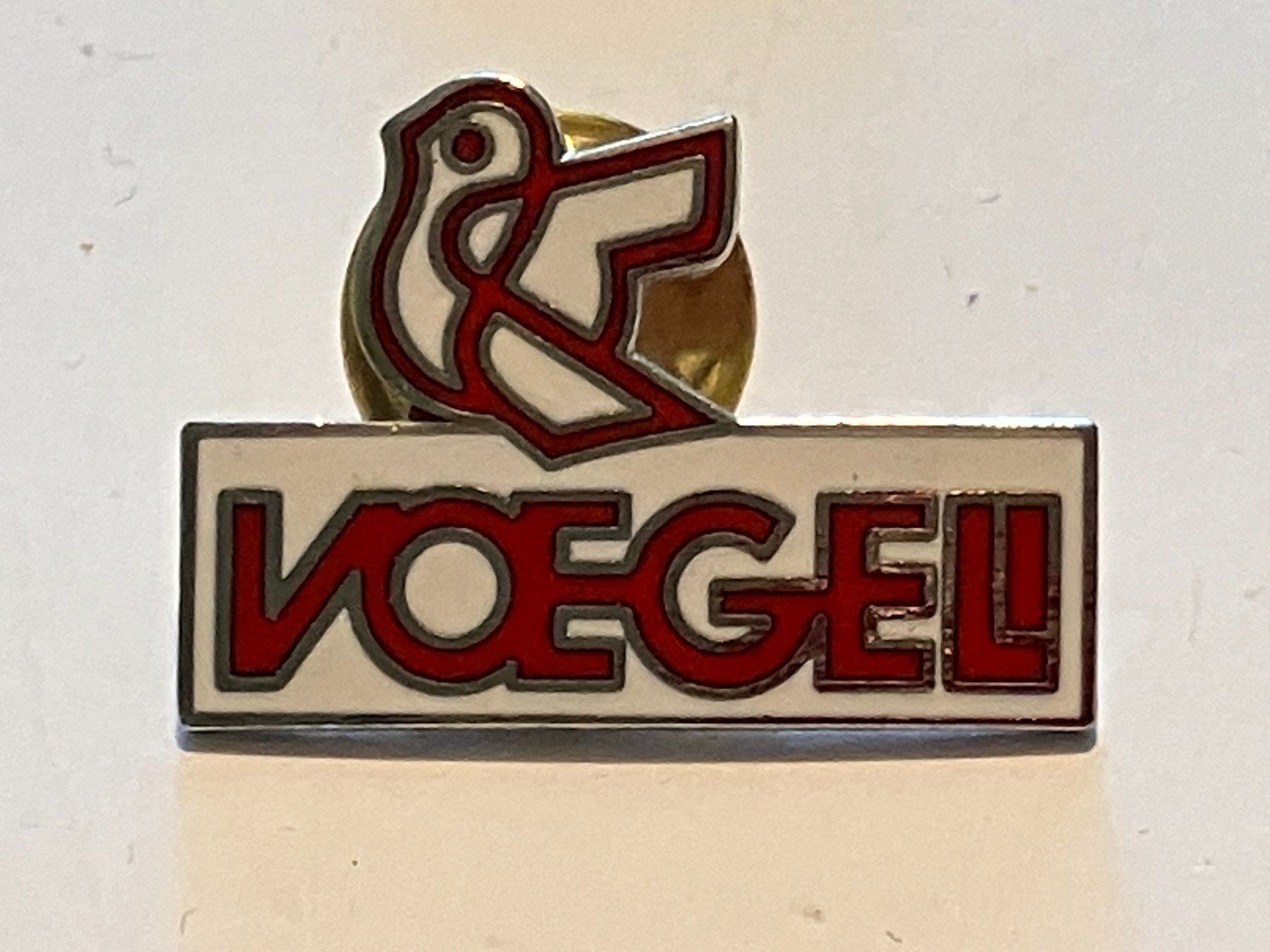 Plaketten & Abzeichen: 1 Pin Voegeli – Gebraucht aus Basel von djwwpp
