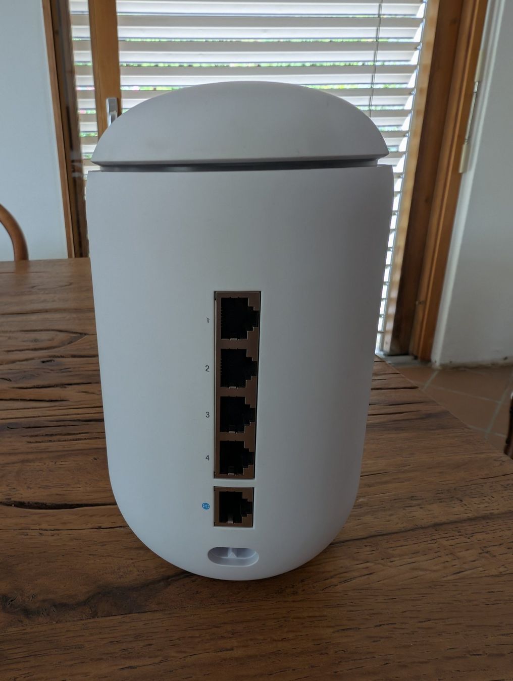 Ubiquiti Modem & Router: Ubiquiti UniFi Dream Machine – Usato da Delémont venduto da breacH 1