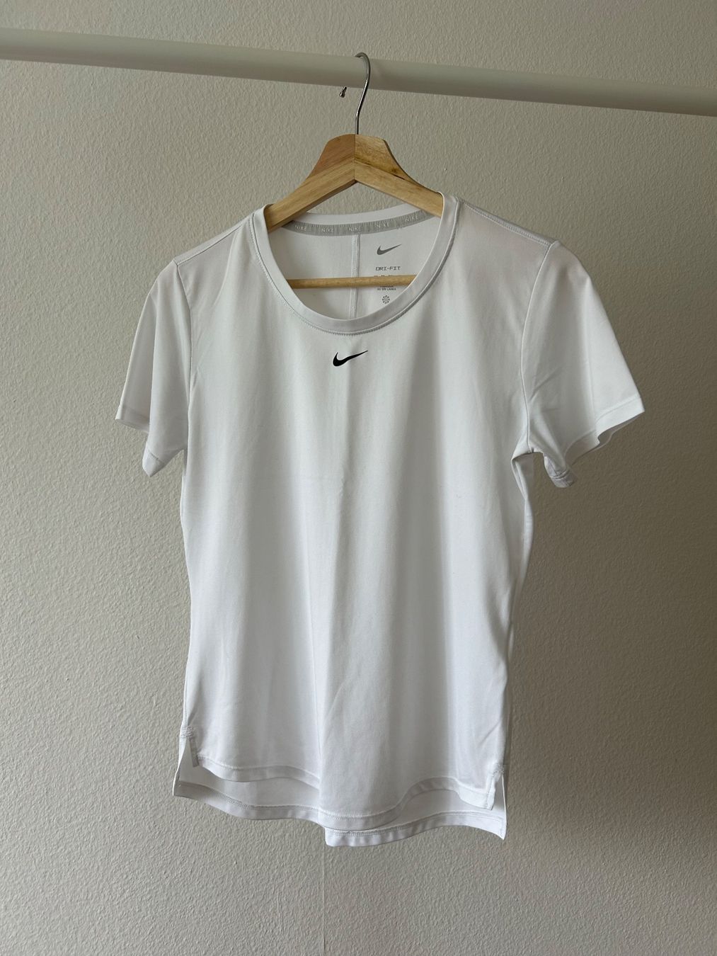 Nike T-Shirts: NIKE T-shirt – Gebraucht aus Zürich von _nathalie_