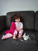 Grosse Babypuppe mit Kleidung & Schuhen