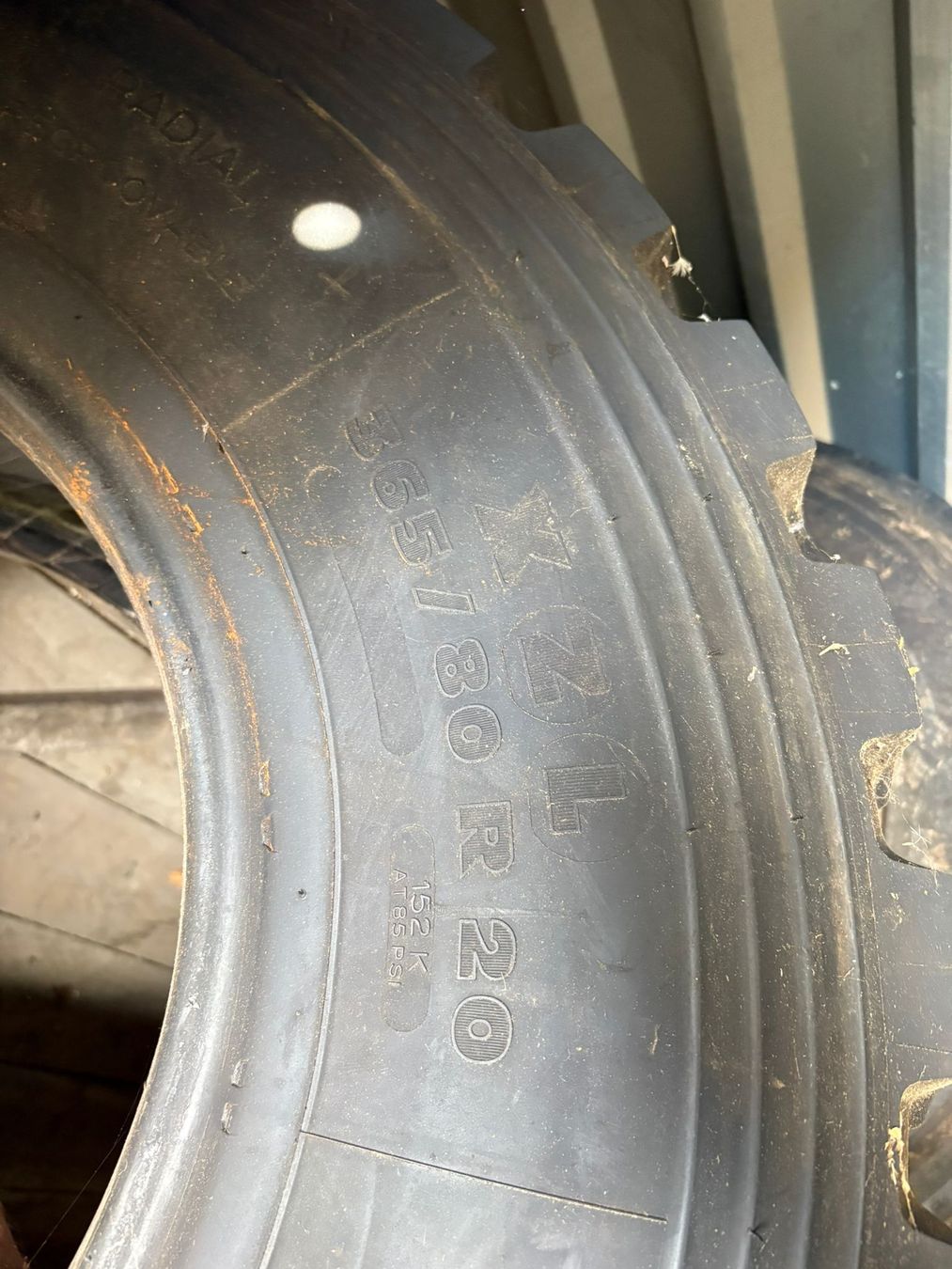 Michelin Pneumatici & Ruote complete: Michelin Pneu 365/80 R20 – Usato da Brienz BE venduto da Zob_2006 1