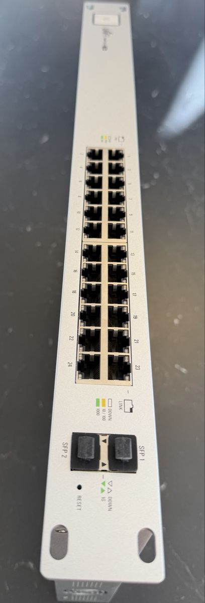 Ubiquiti Racks & Ständer: UniFi Switch 24 250W POE – Gebraucht aus Egliswil von HolgerHermann 4