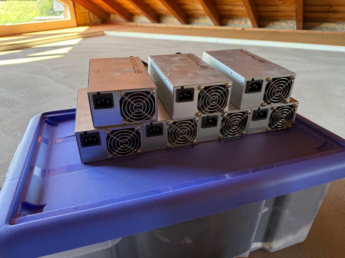 Bitmain Coin Miner: Bitmain Antminer APW7 Netzteile 7 Stück – Usato da Neuhausen venduto da sou_t9p8 2