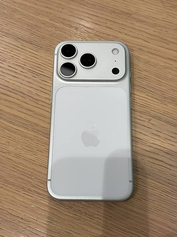 Apple Telefoni cellulari / Smartphones: iPhone 17 Pro 256 GB – Usato da Düdingen venduto da nik_19