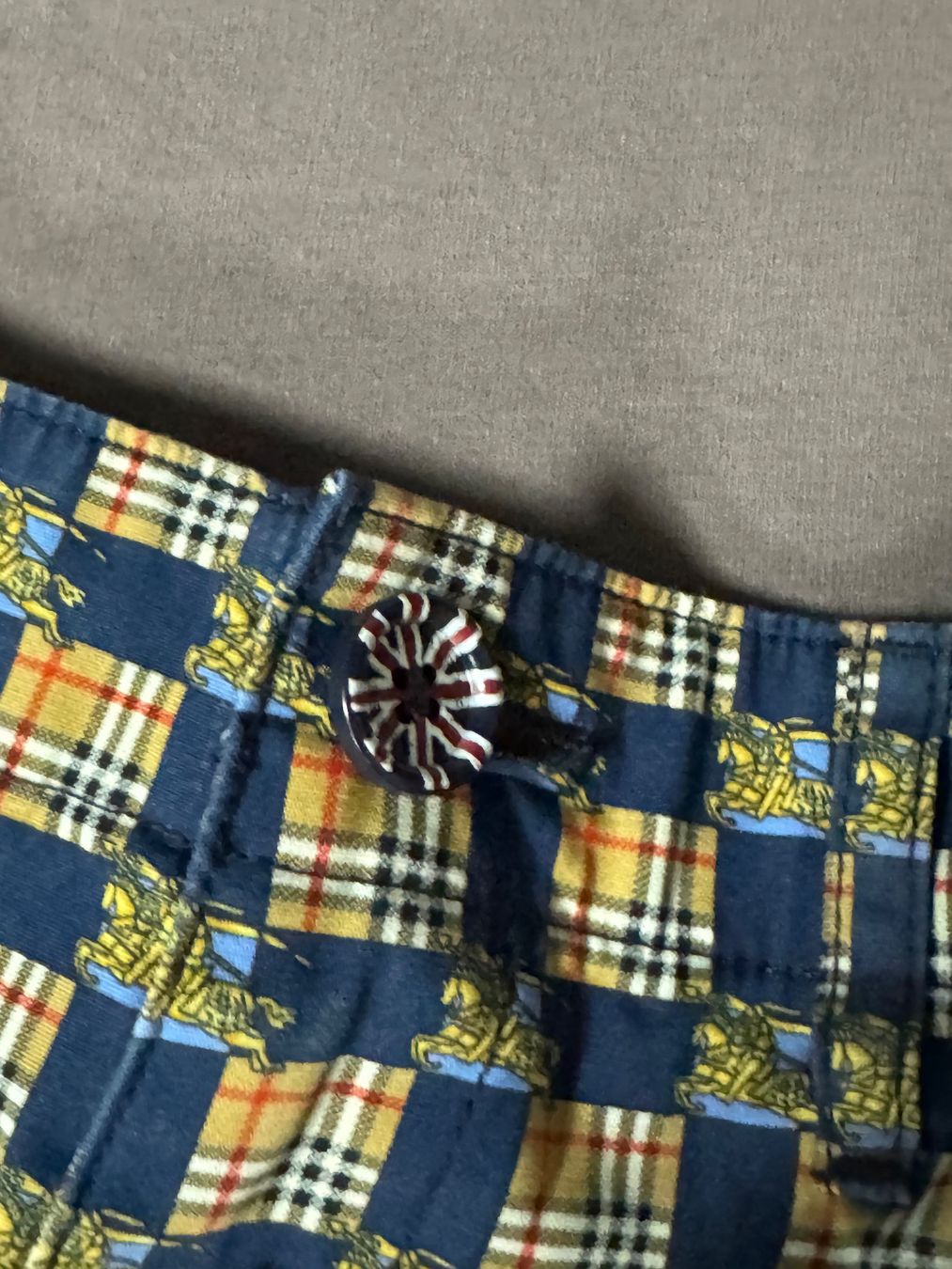 Burberry Pantaloni: Burberry Hose – Nuovo (secondo la descrizione) da Wollerau venduto da Marion_Jarno 1