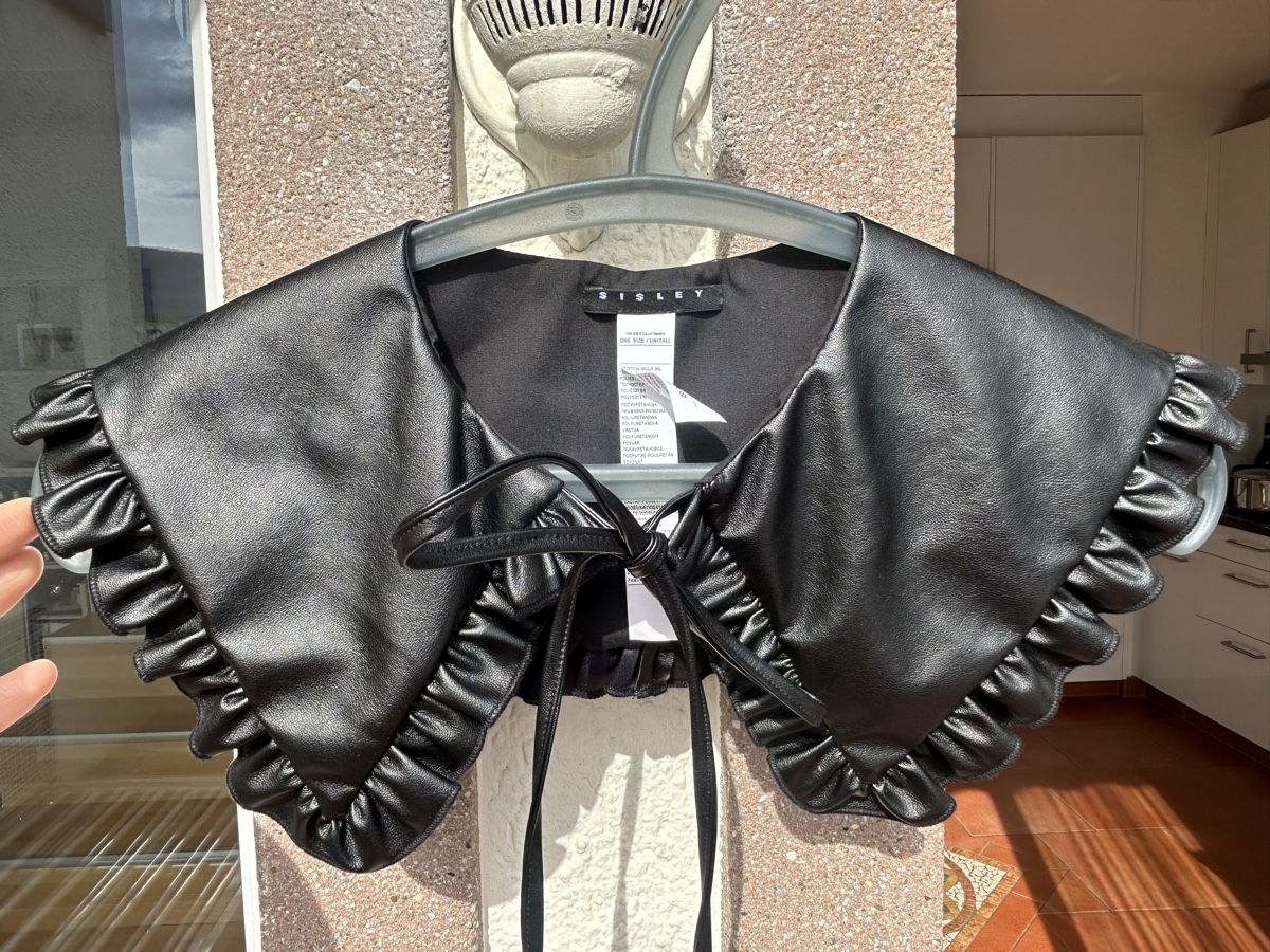 Sisley Foulard & Sciarpe: SISLEY Kragen aus Kunstleder – Nuovo (secondo la descrizione) da Möhlin venduto da seerose6