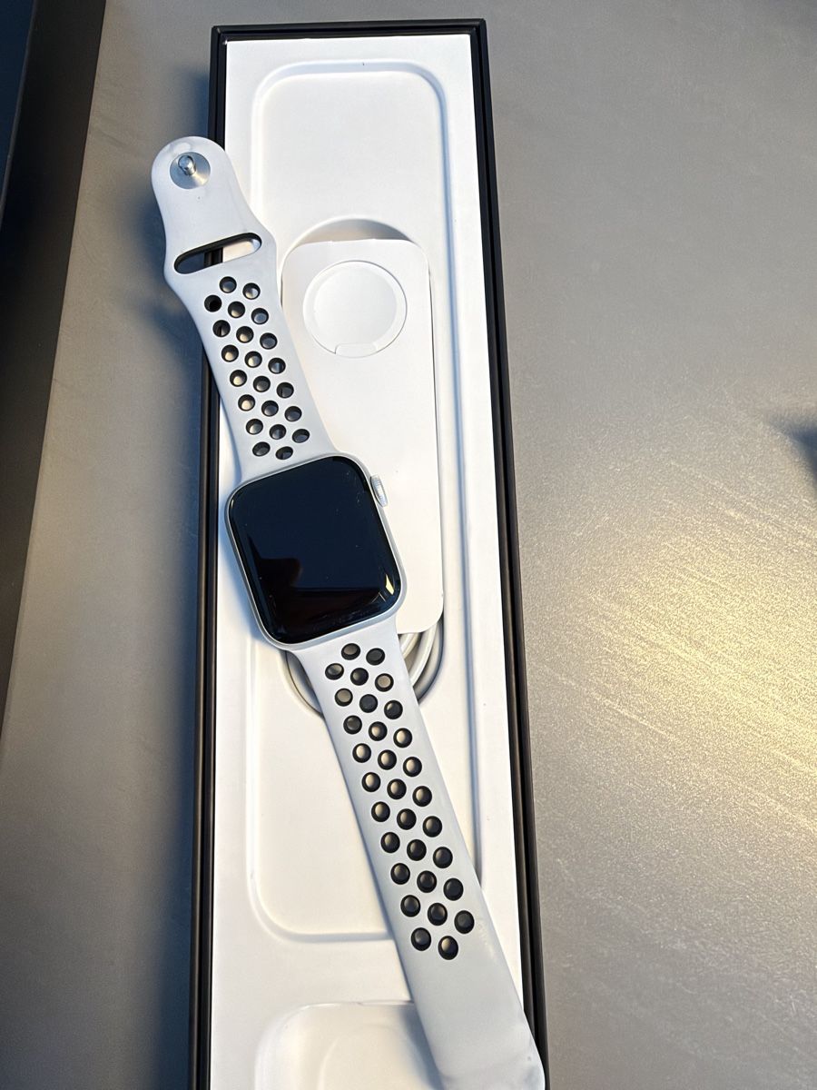 Apple Smartwatch: Apple Watch Series 6 - Nike  – Gebraucht aus Brigerbad von kate1111 7